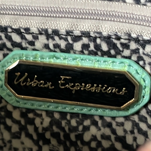 Super Cute Envelope Style Clutch or Purse Never Been Used - Picture 5 of 14